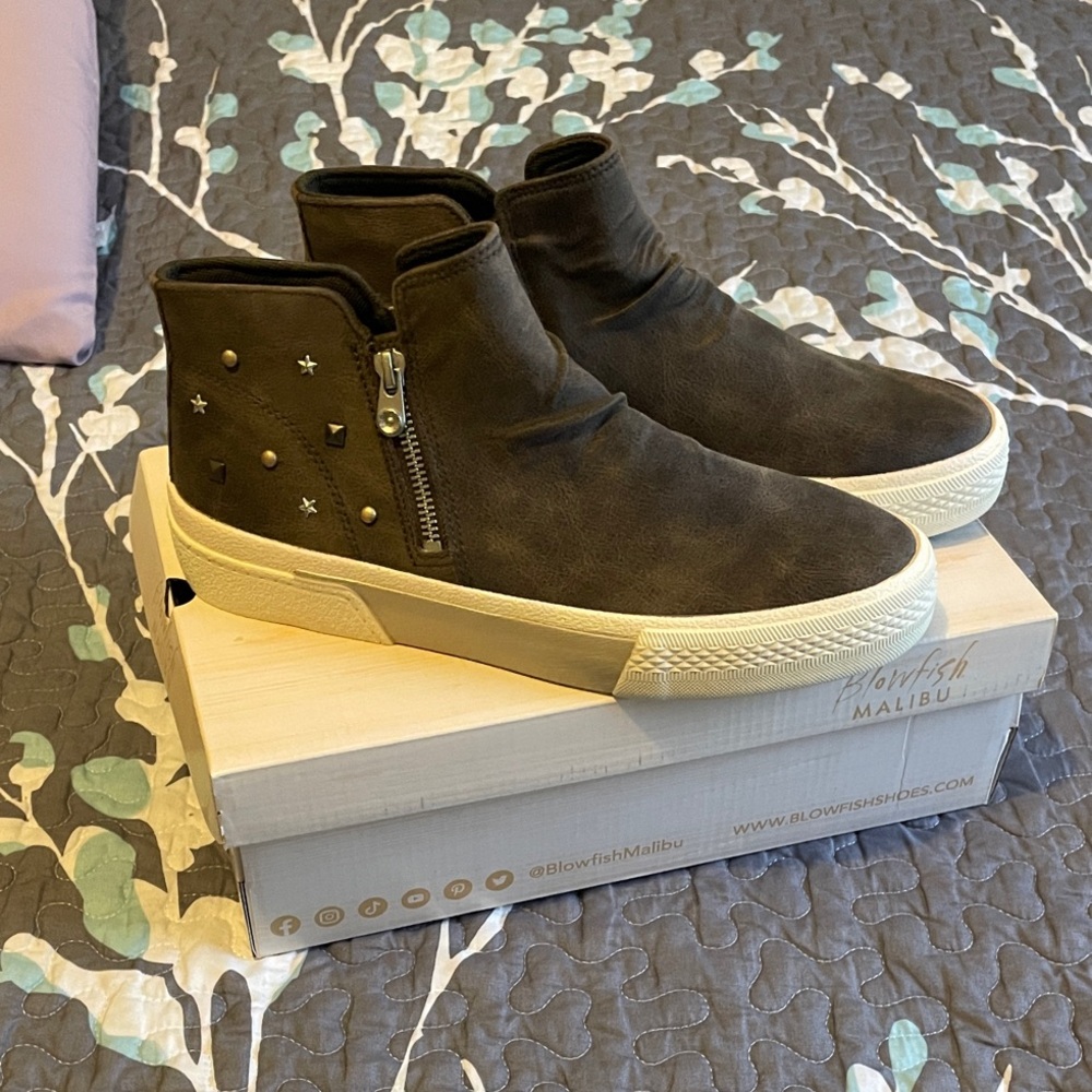 Blowfish NEW Dark Brown High-Tops with Green Soles